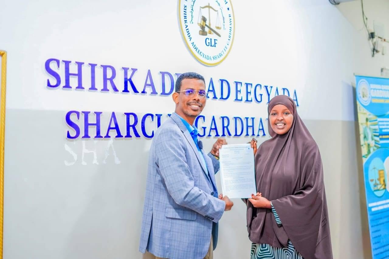 Client signing at the Gardhawr office, Hamar Weyne